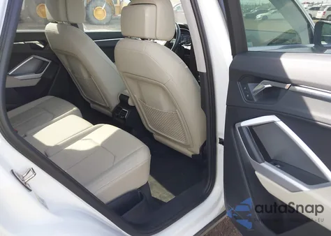 2020 Audi Q3 Premium 45 Tfsi Quattro Tiptronic z USA, uszkodzony, nr VIN WA1AECF31L1075954